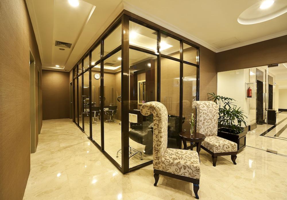 Royal Kuningan Hotel Джакарта Екстериор снимка