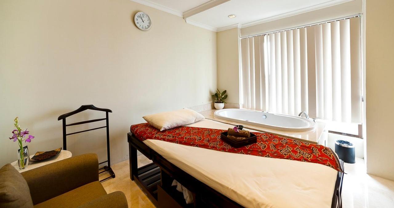 Royal Kuningan Hotel Джакарта Екстериор снимка