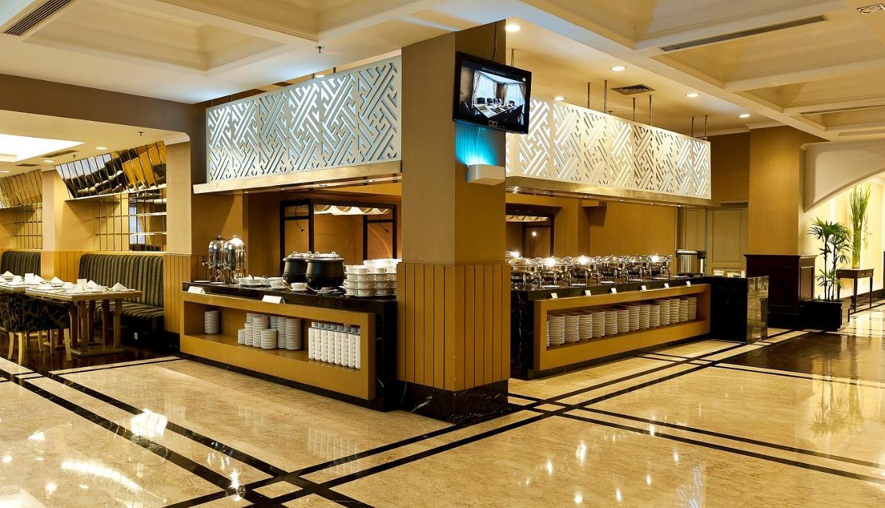 Royal Kuningan Hotel Джакарта Екстериор снимка