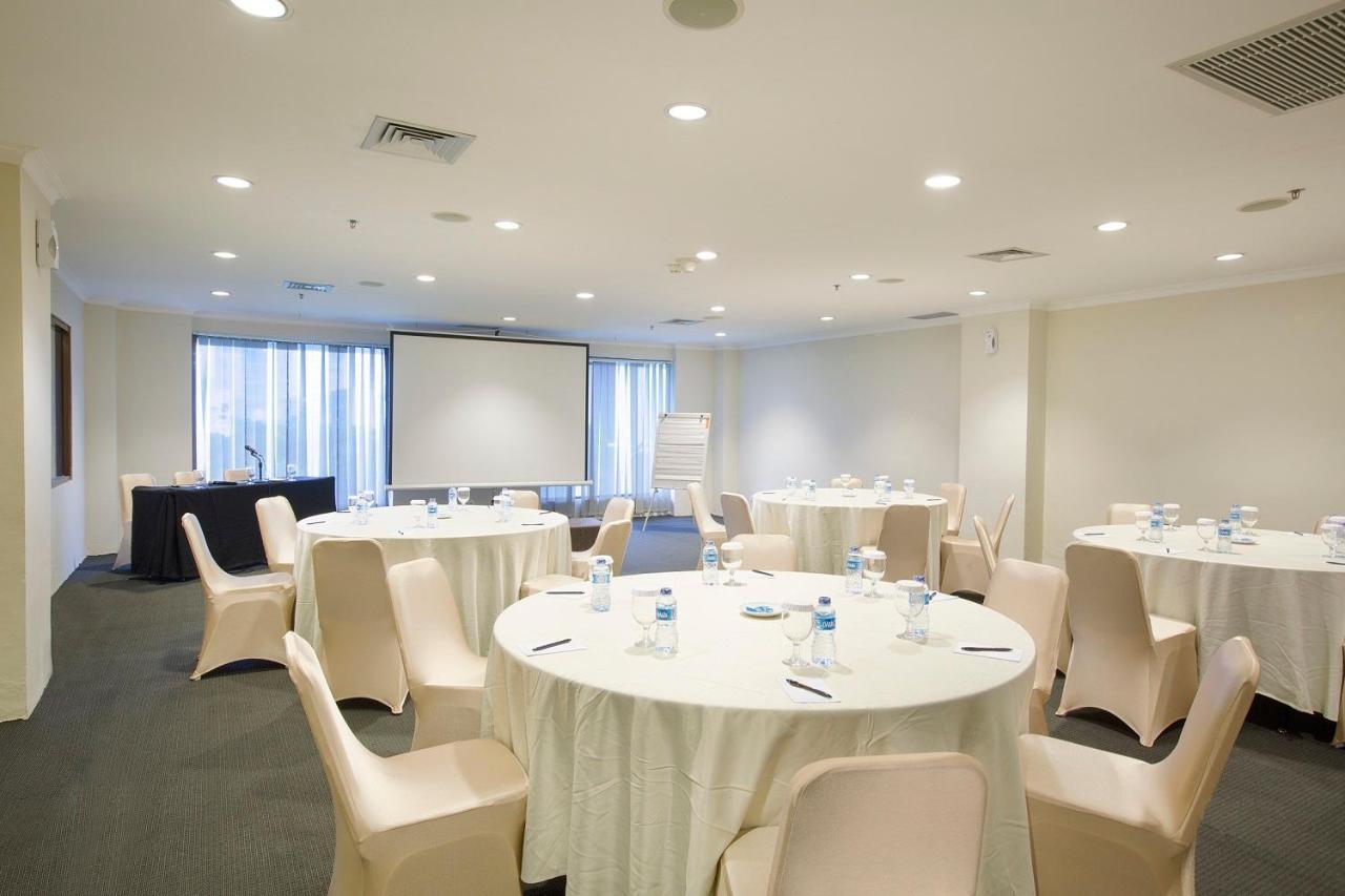 Royal Kuningan Hotel Джакарта Екстериор снимка