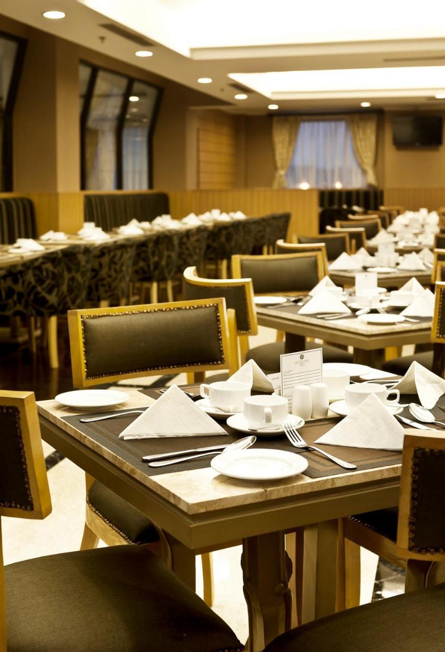 Royal Kuningan Hotel Джакарта Екстериор снимка