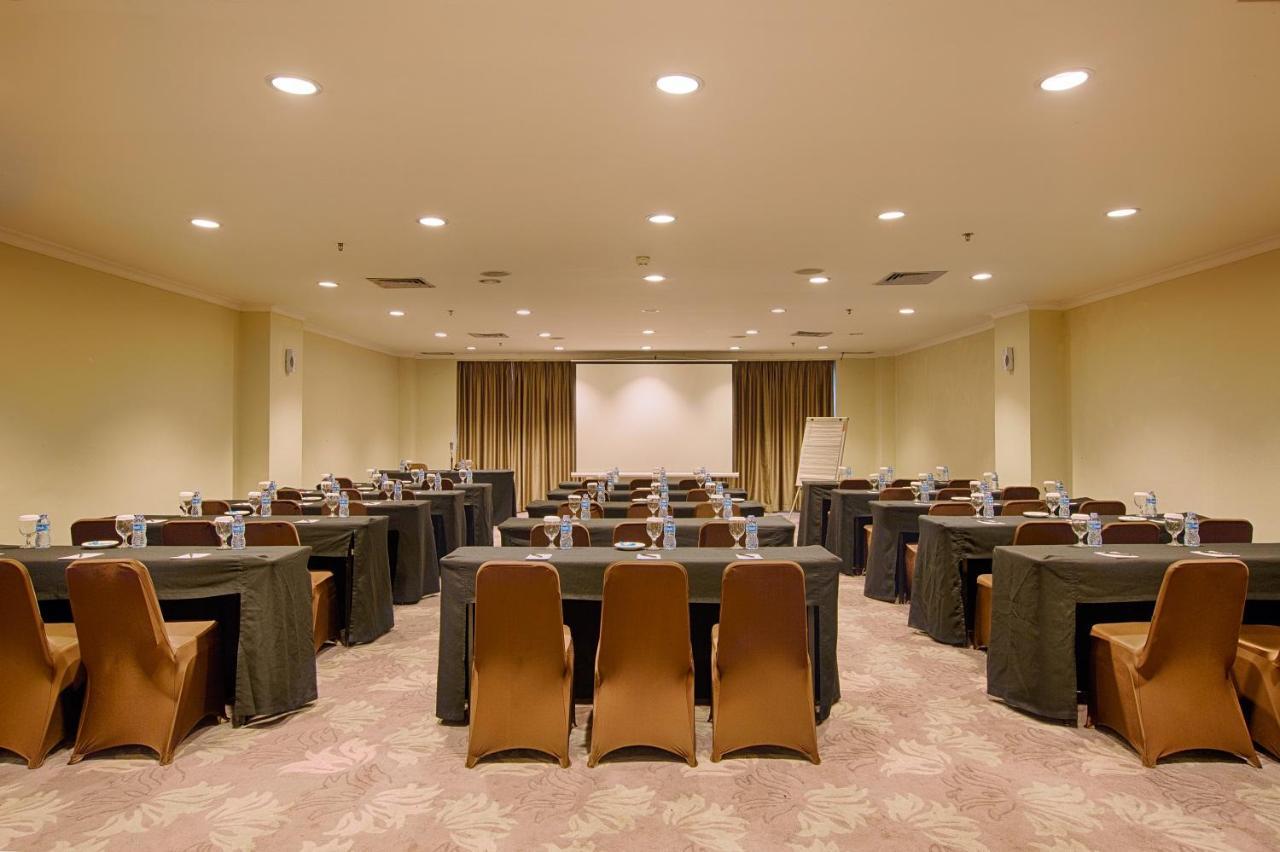 Royal Kuningan Hotel Джакарта Екстериор снимка